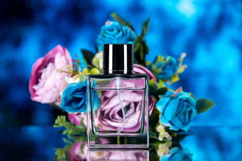 Perfumy niszowe – czym są i czy warto po nie sięgać?